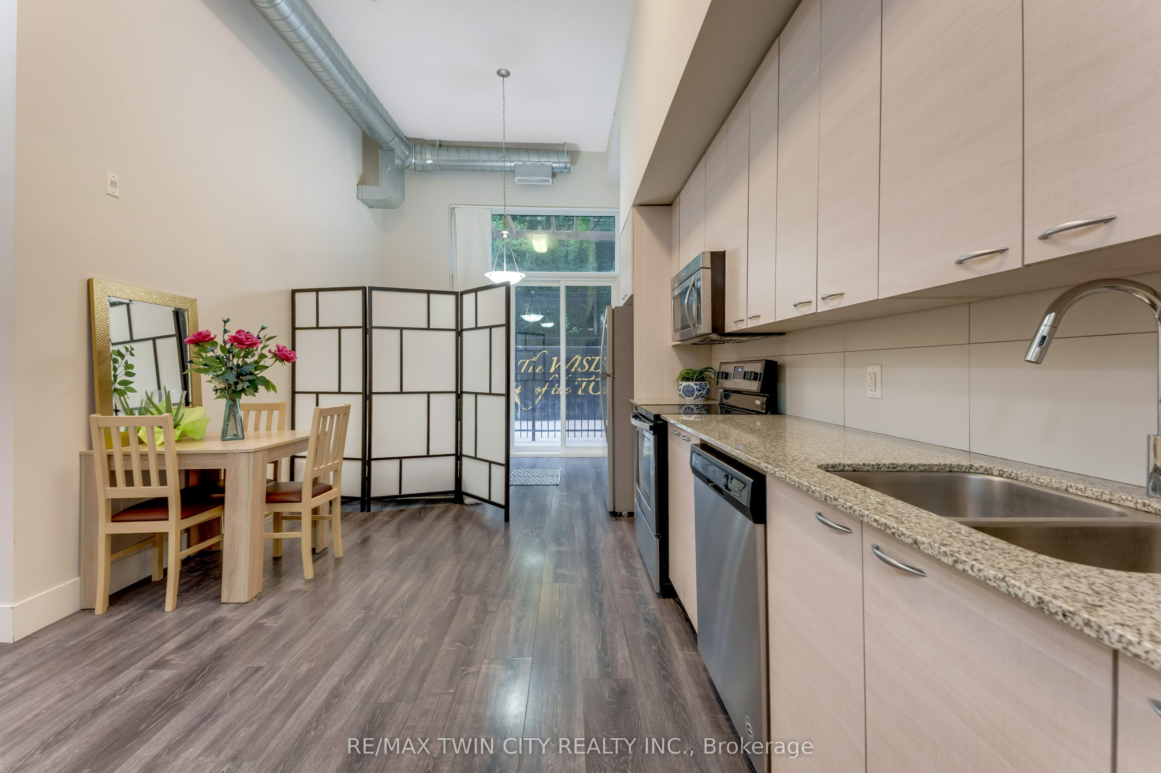 253 Albert Street 103 Property Photo 8