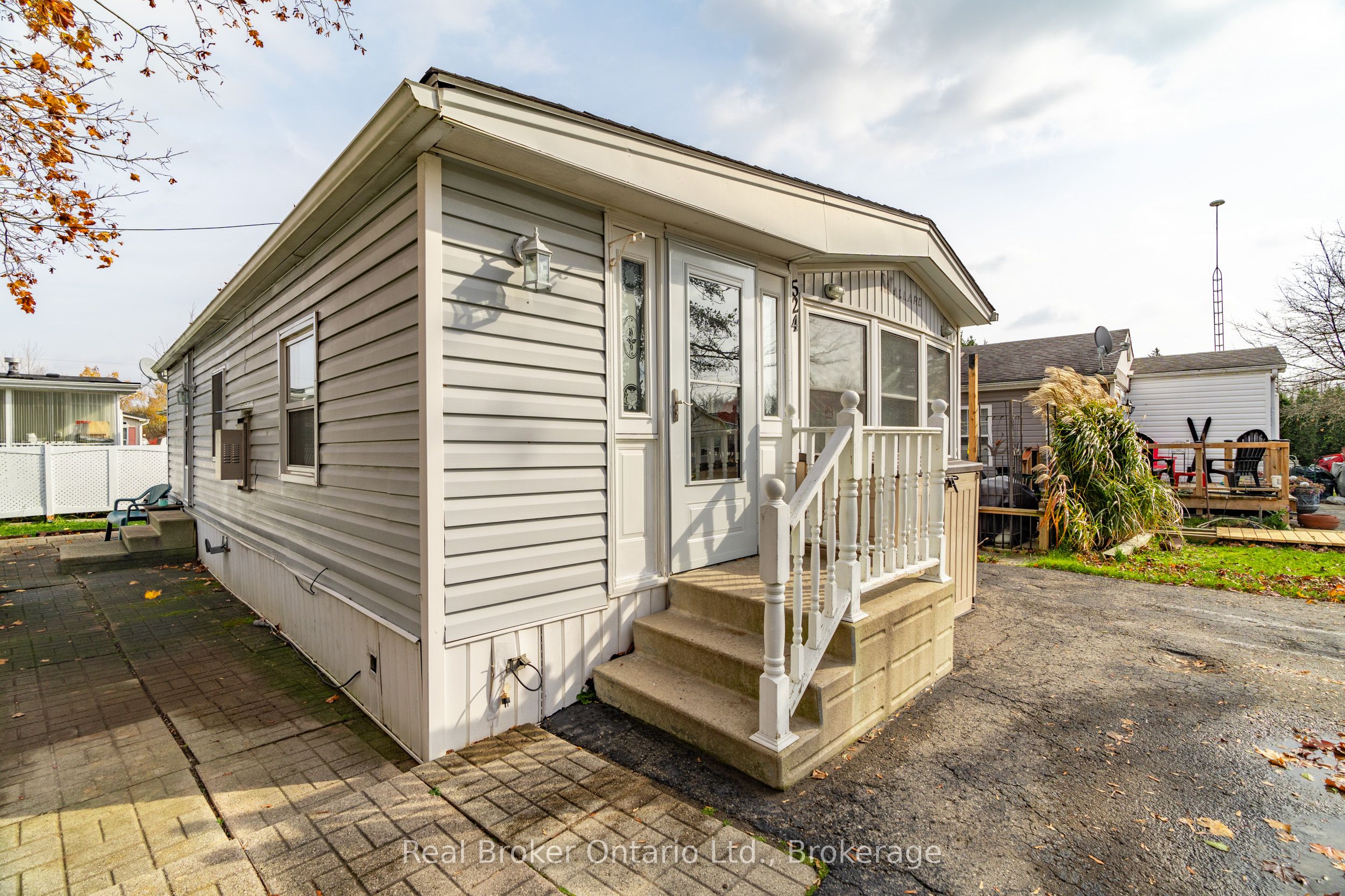 524 Poplar Place Property Photo 6