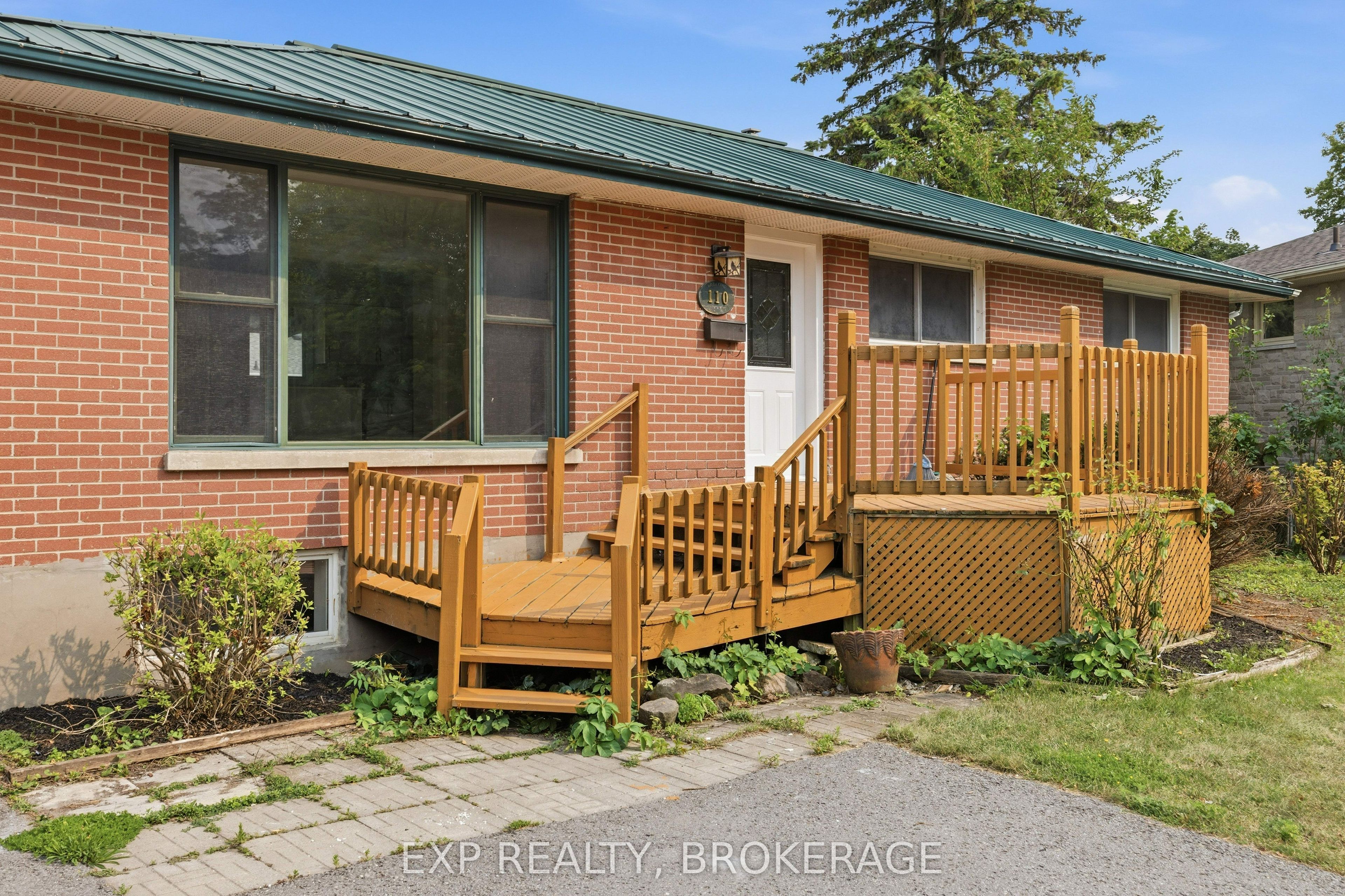 110 Liddell Crescent Property Photo 3