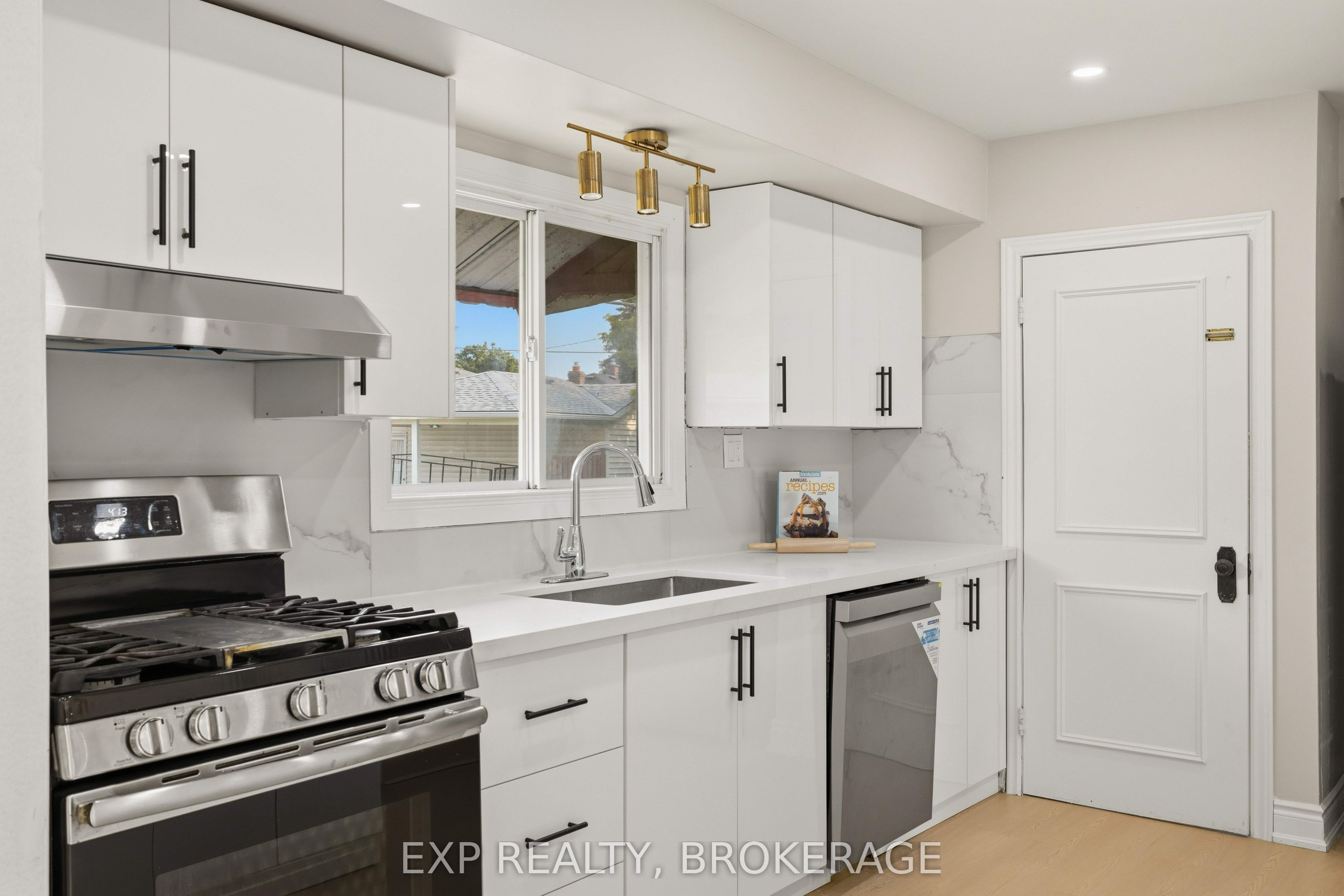 110 Liddell Crescent Property Photo 15