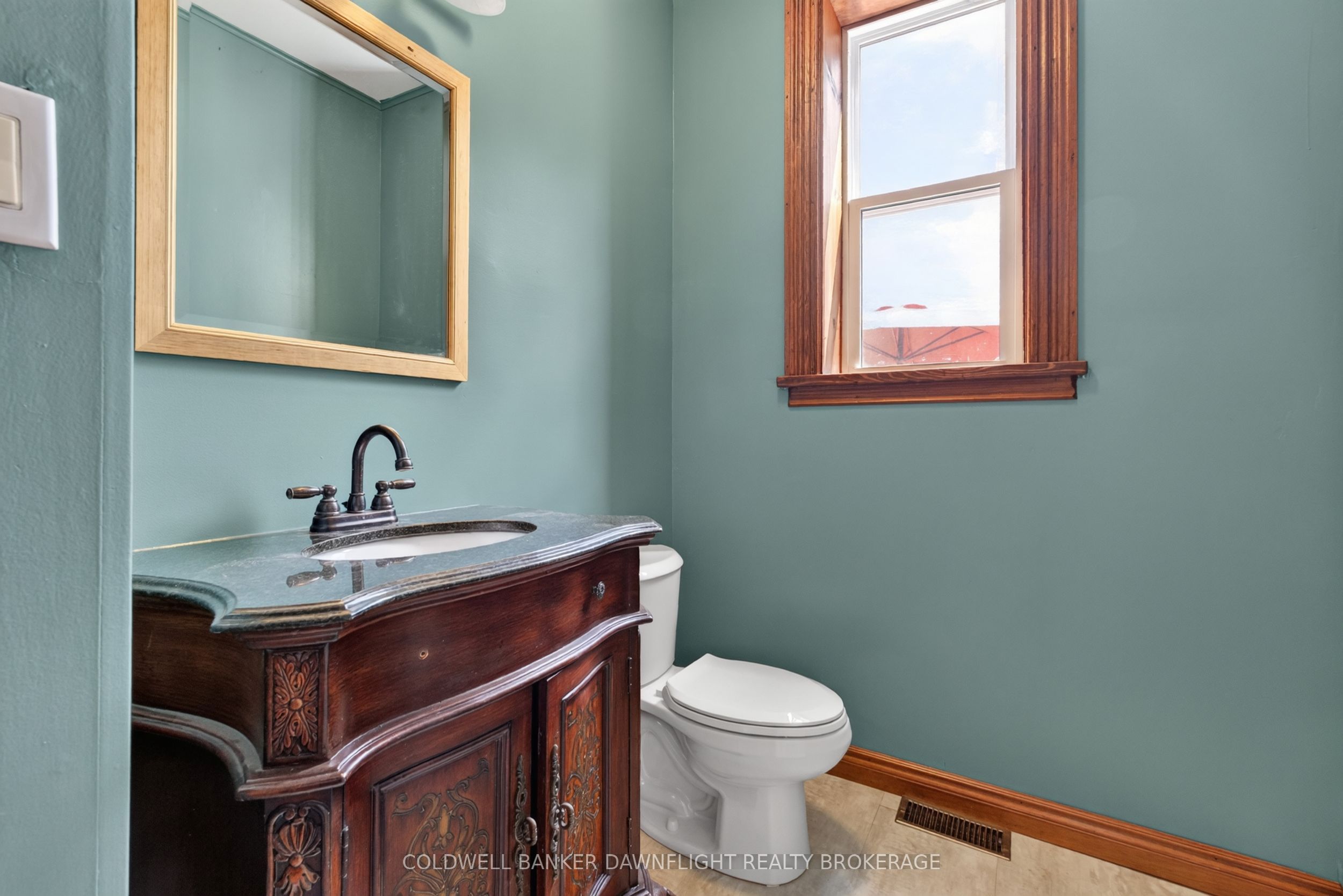 117 Main Street E Property Photo 19