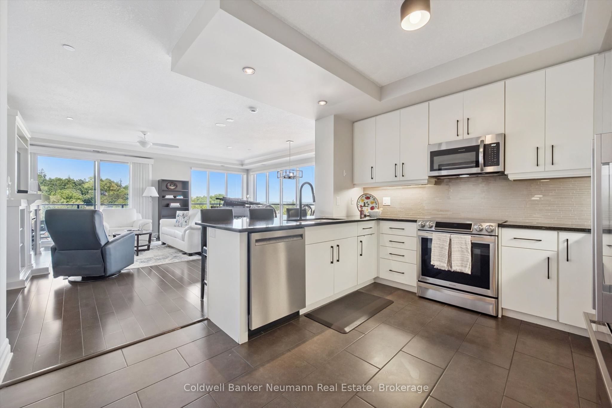 160 Macdonell Street 504 Property Photo 6