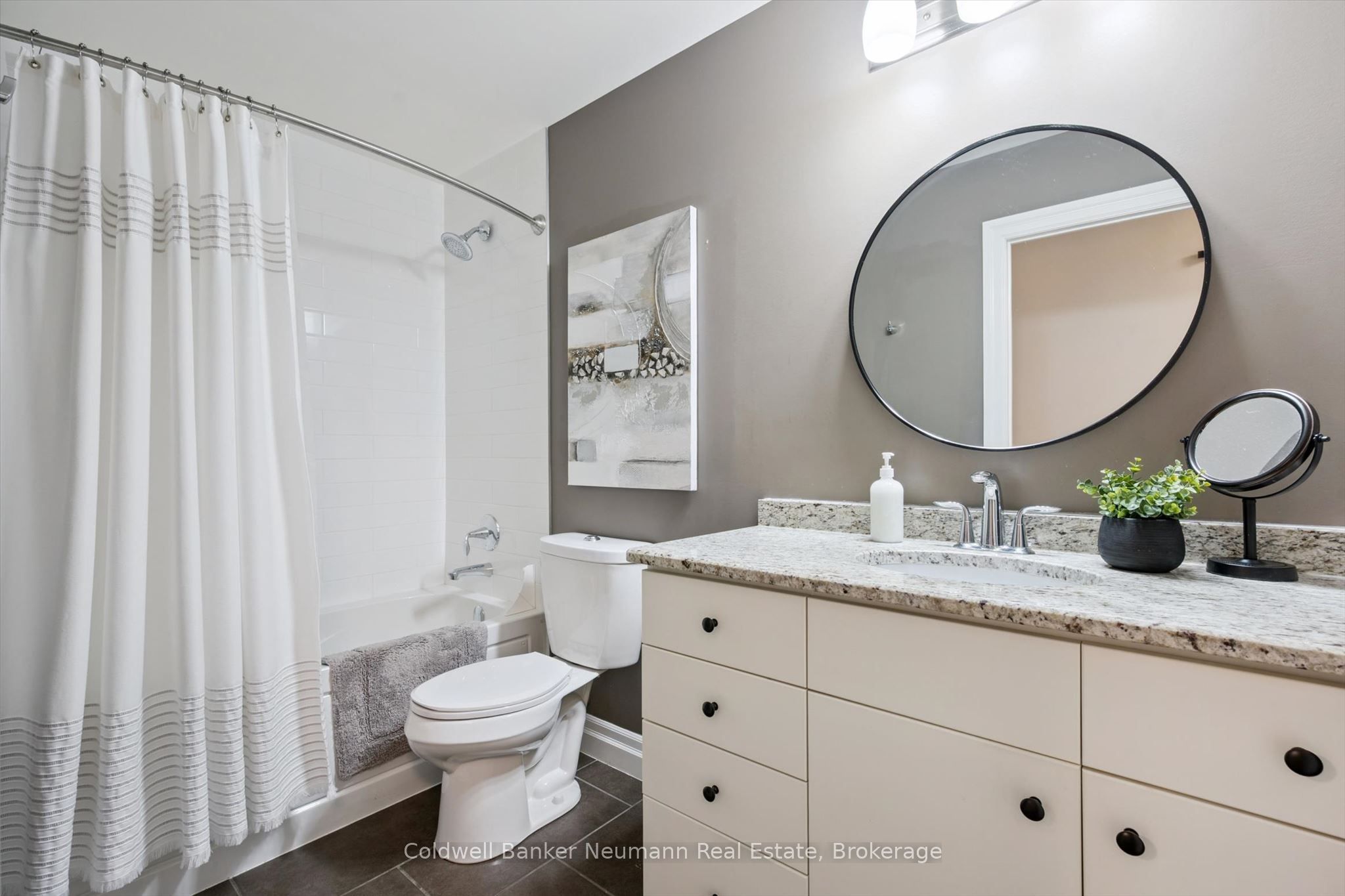 160 Macdonell Street 504 Property Photo 25