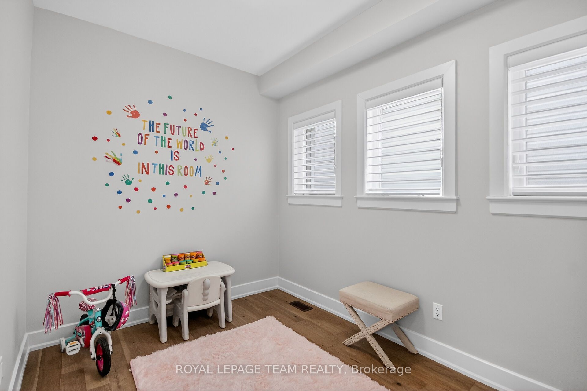 988 Beckton Heights Property Photo 8