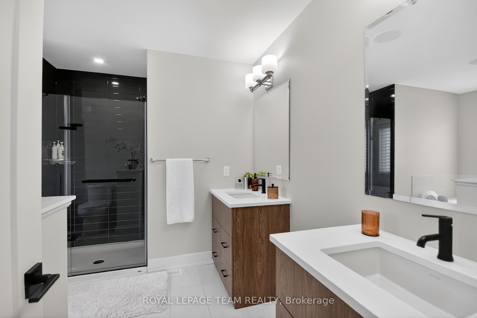 988 Beckton Heights Property Photo 15