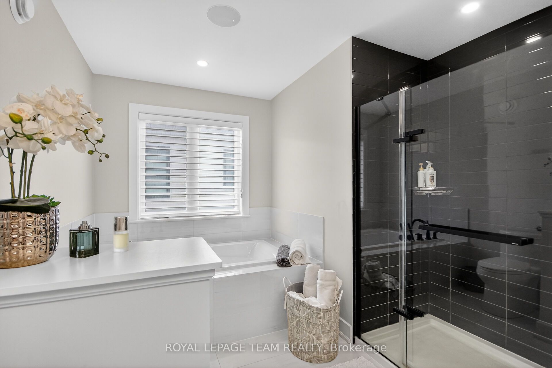 988 Beckton Heights Property Photo 16