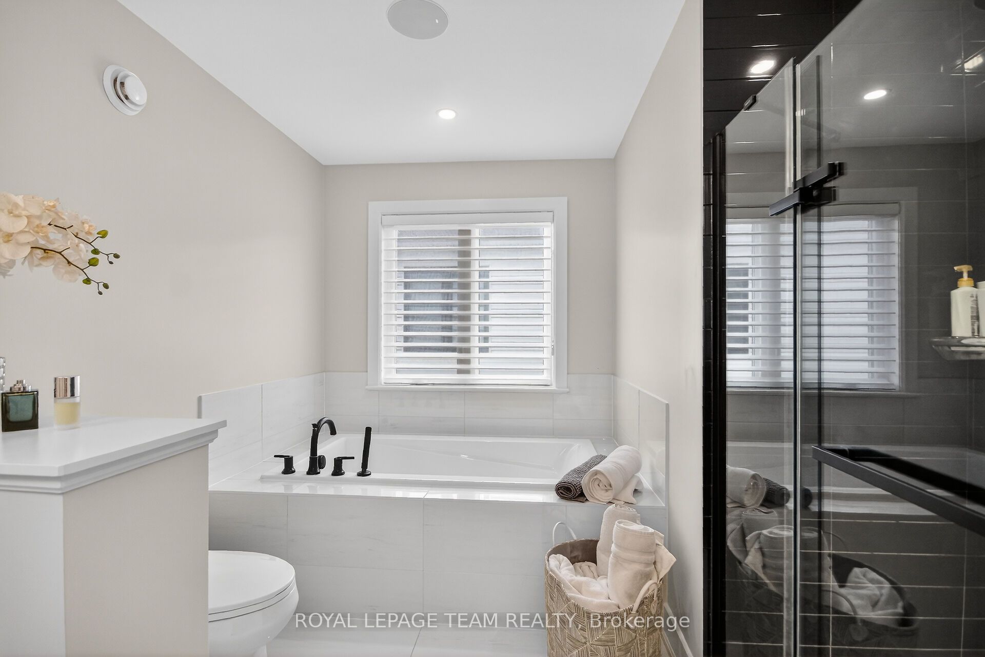 988 Beckton Heights Property Photo 17