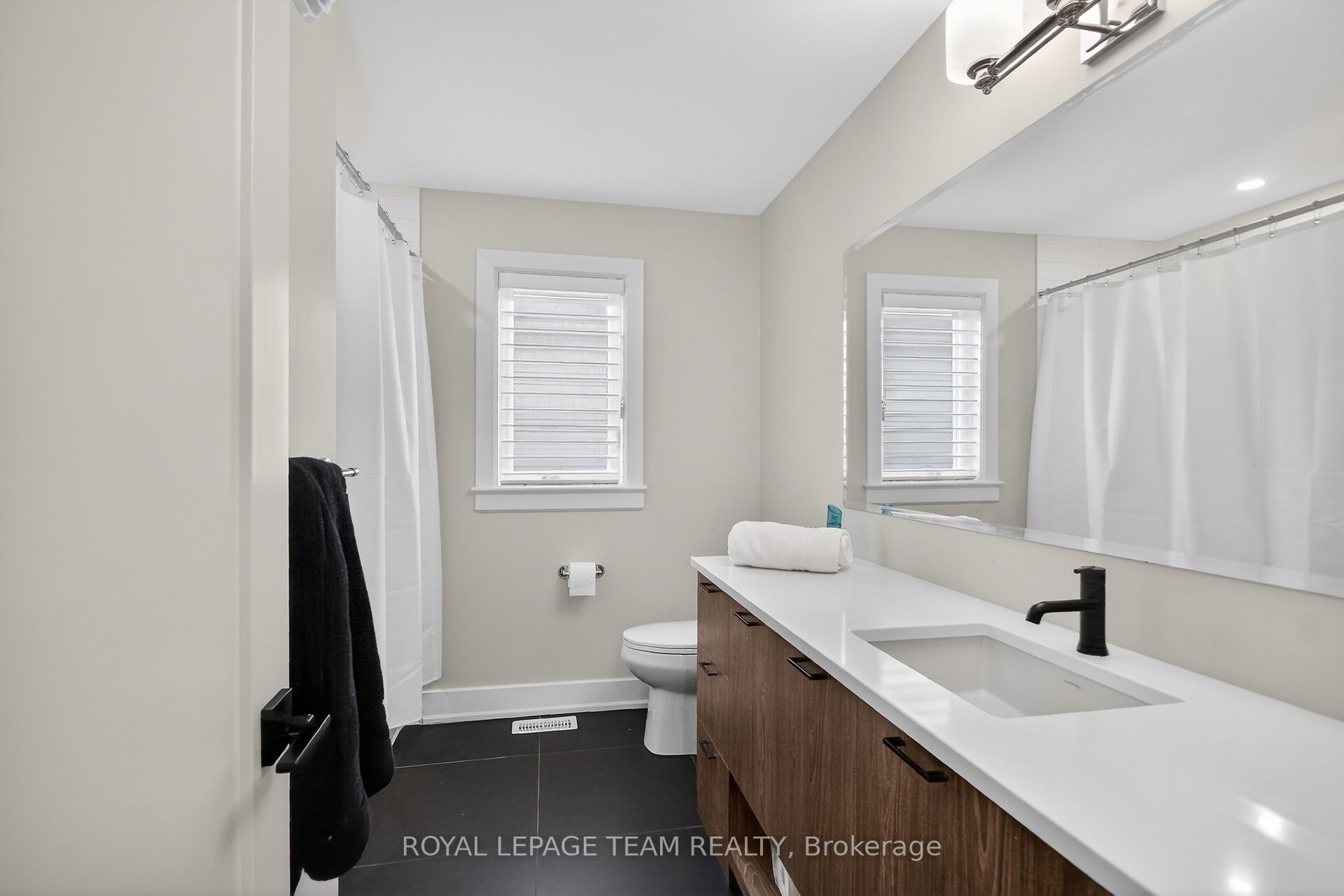 988 Beckton Heights Property Photo 23
