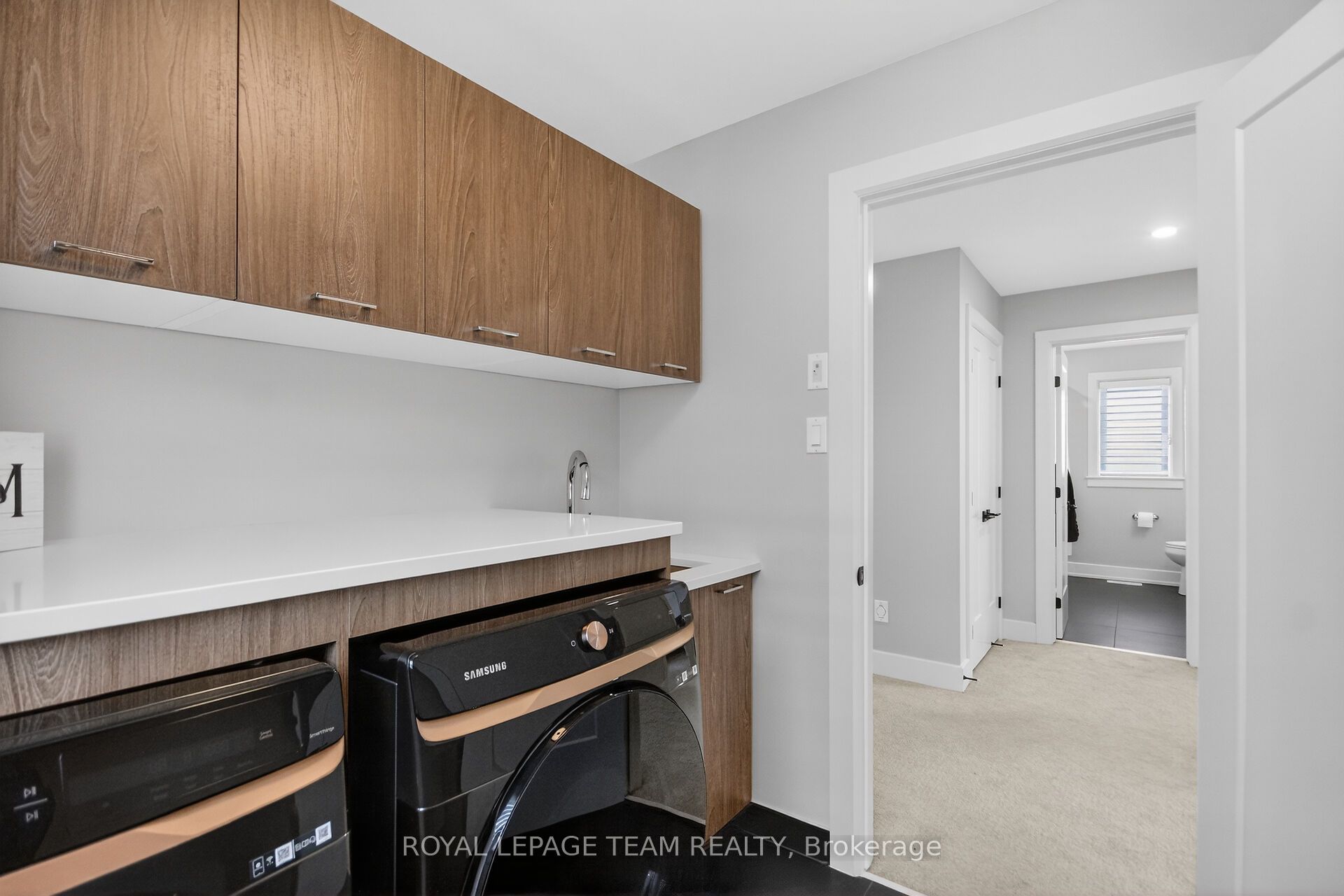 988 Beckton Heights Property Photo 25