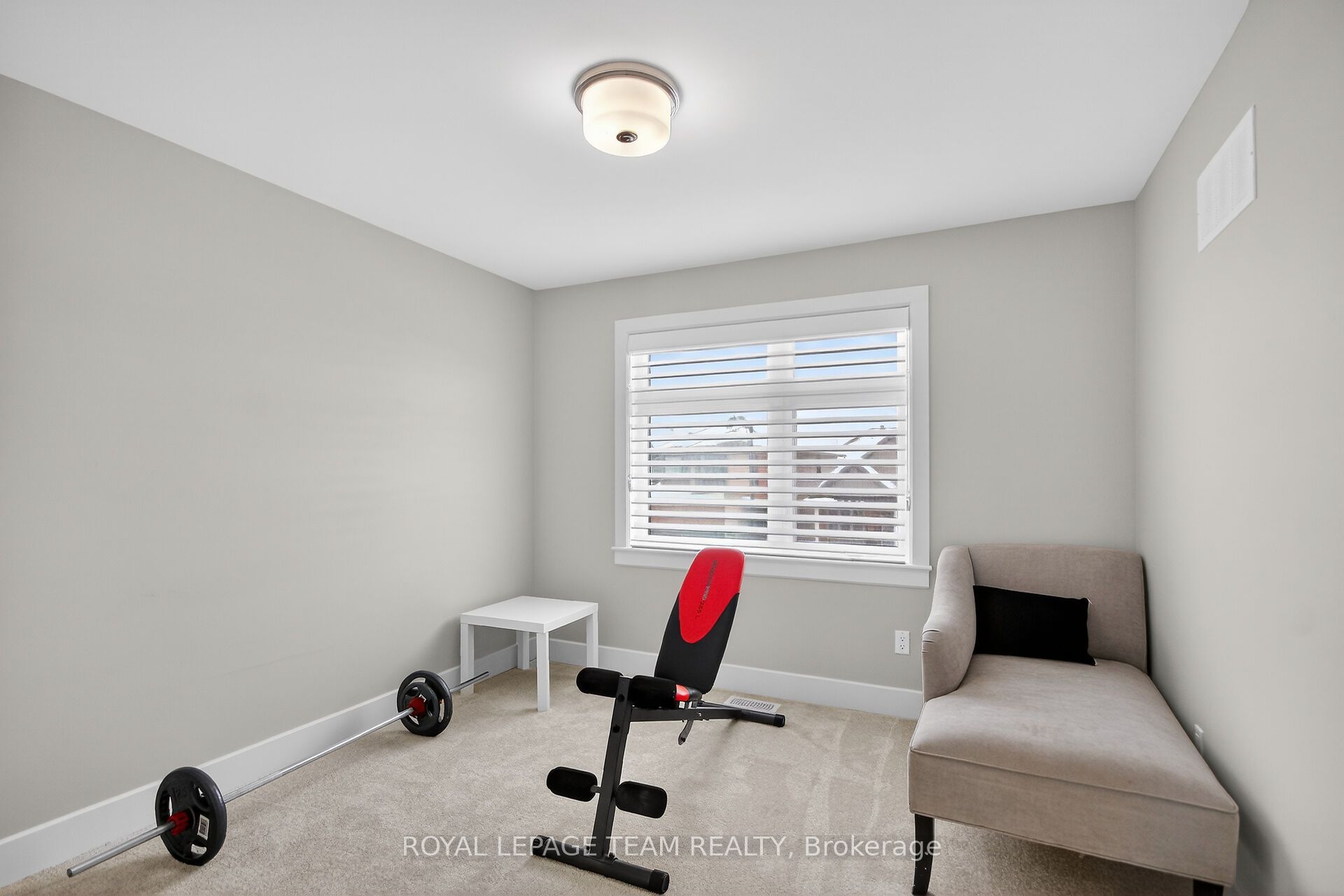 988 Beckton Heights Property Photo 26