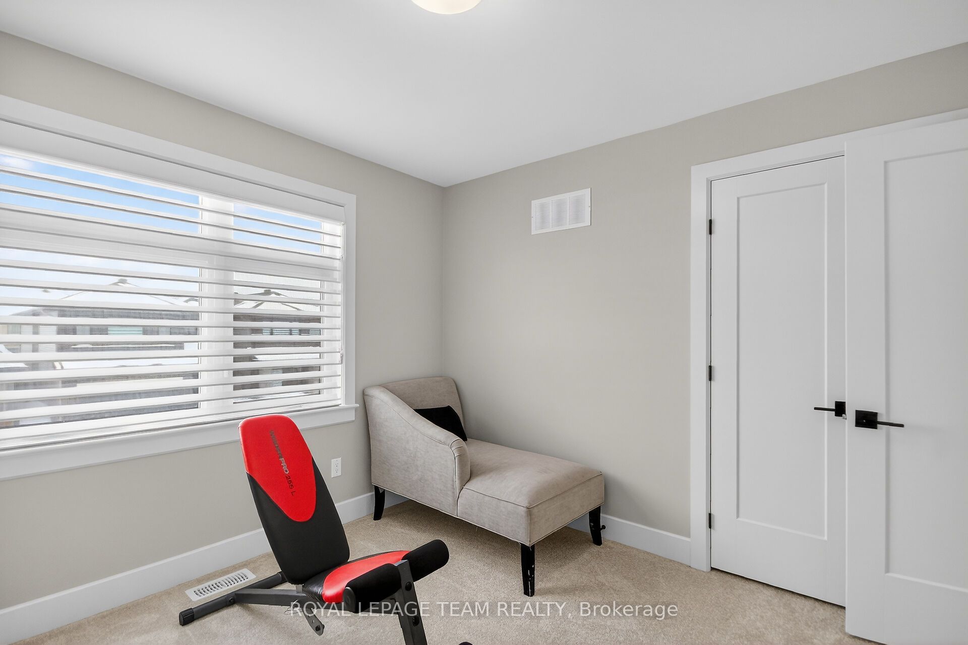 988 Beckton Heights Property Photo 27