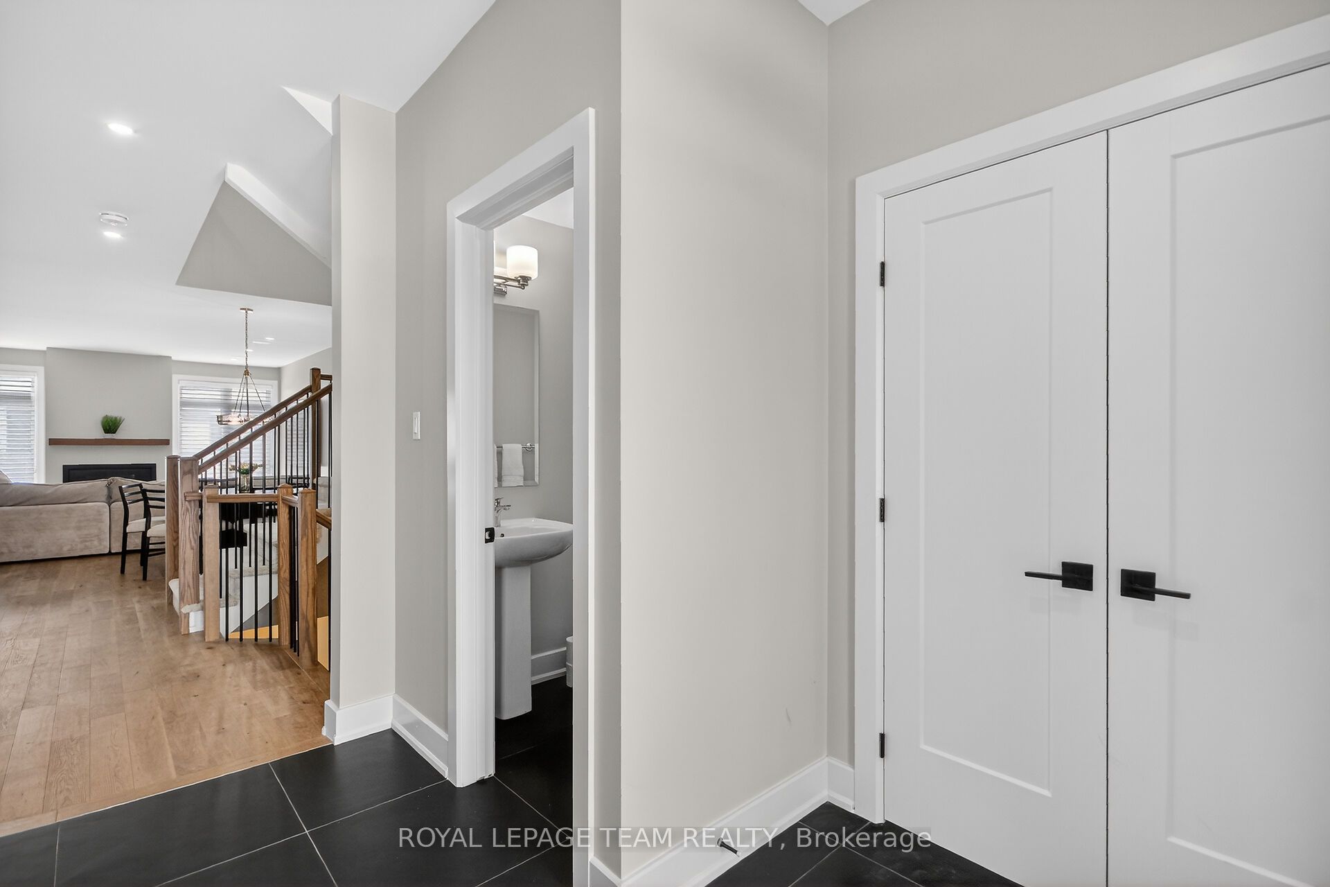 988 Beckton Heights Property Photo 29