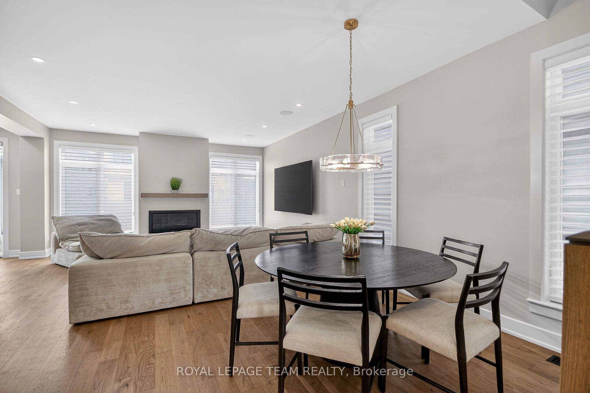 988 Beckton Heights Property Photo 32