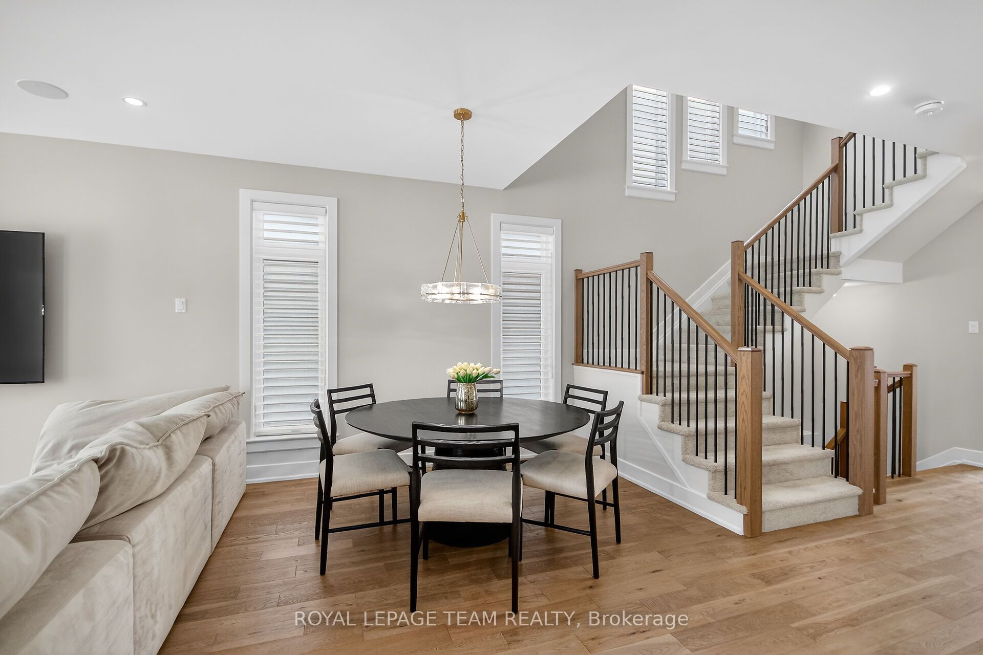 988 Beckton Heights Property Photo 33