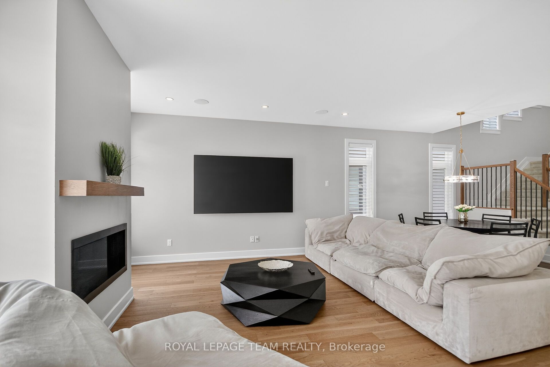 988 Beckton Heights Property Photo 37