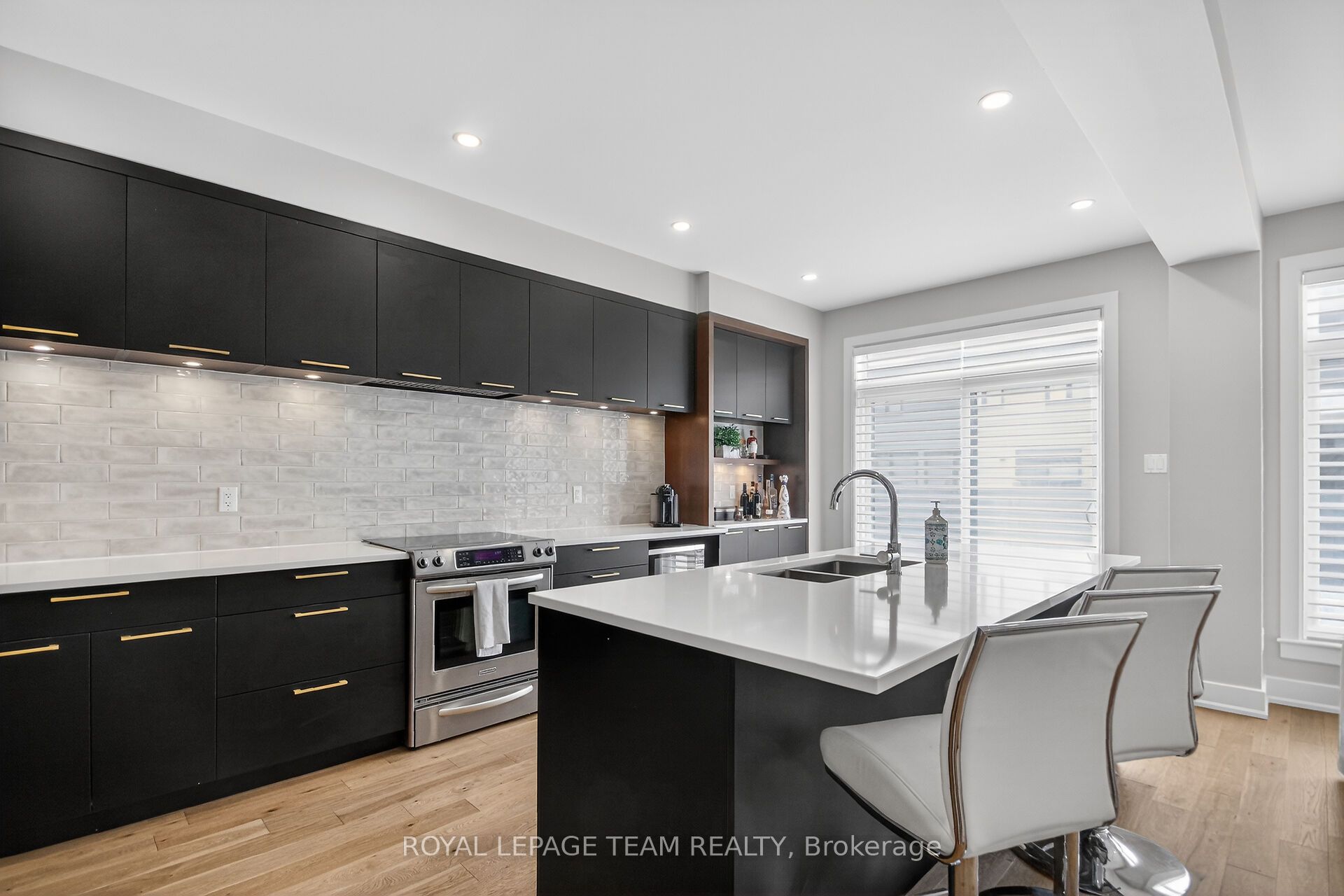 988 Beckton Heights Property Photo 42