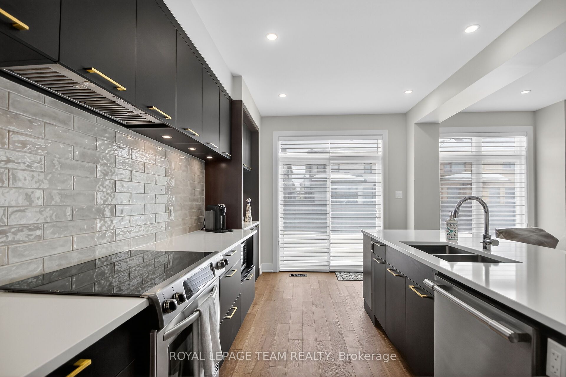 988 Beckton Heights Property Photo 43