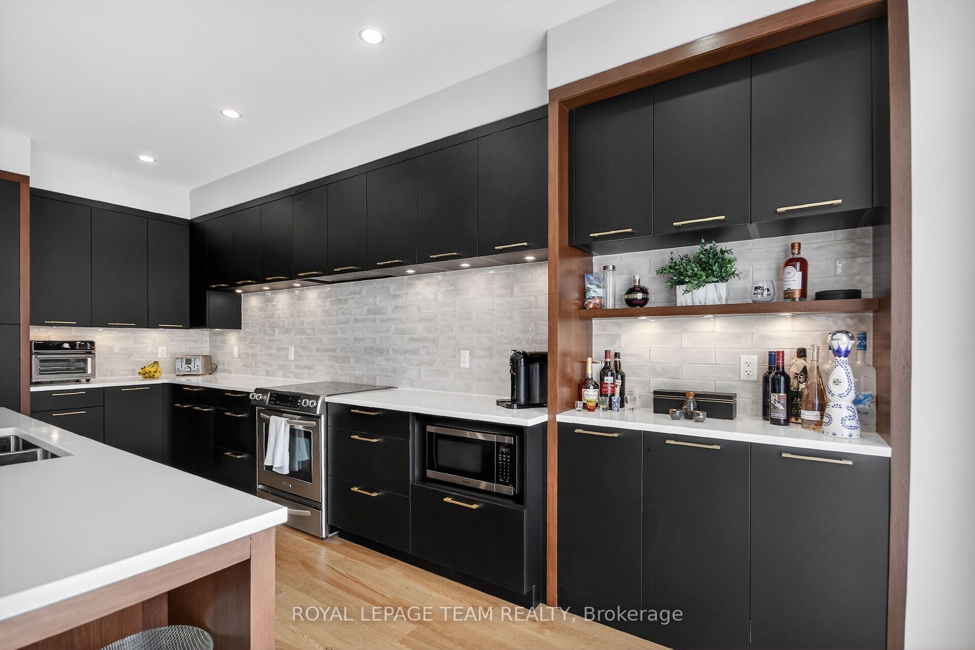 988 Beckton Heights Property Photo 45