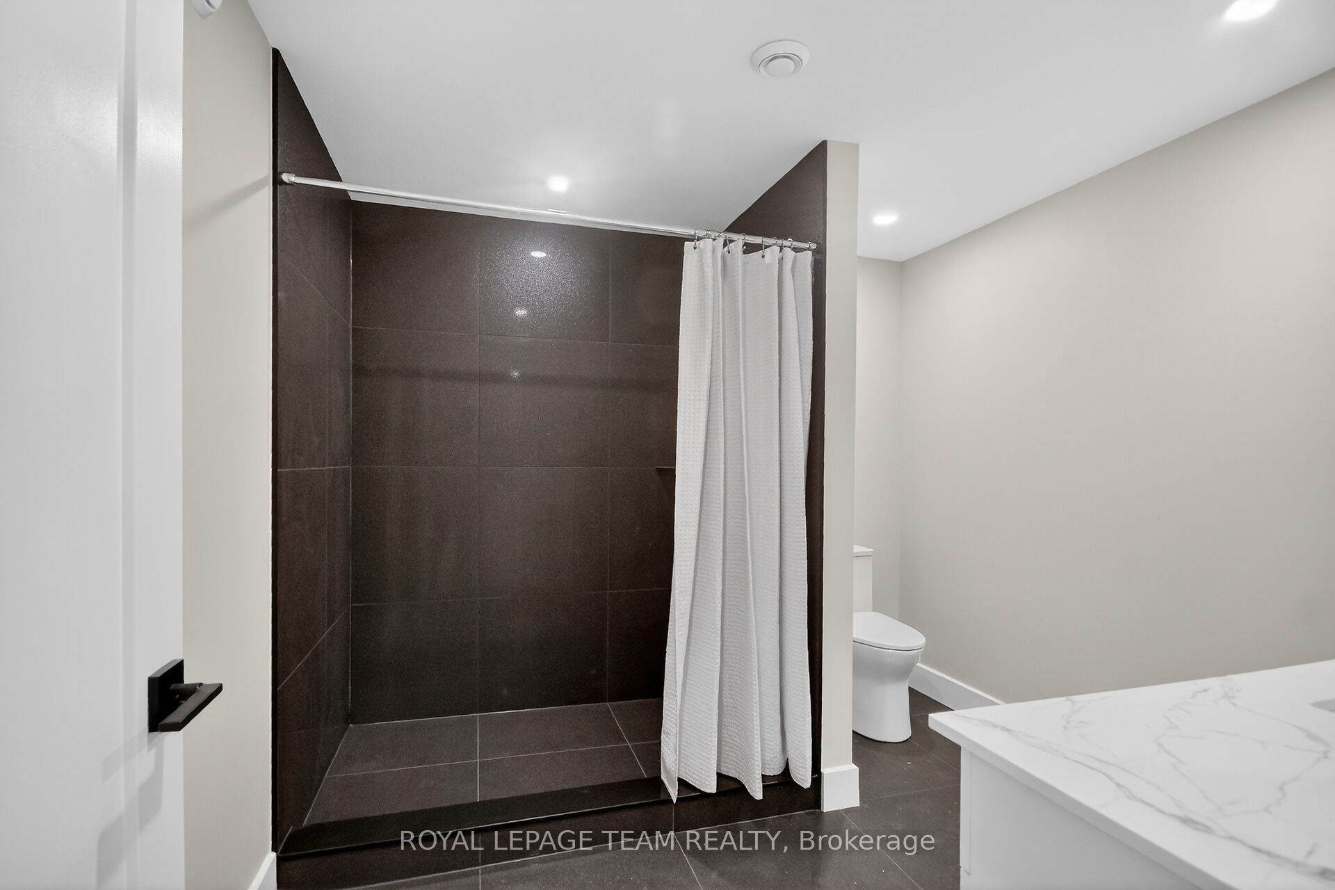 988 Beckton Heights Property Photo 46