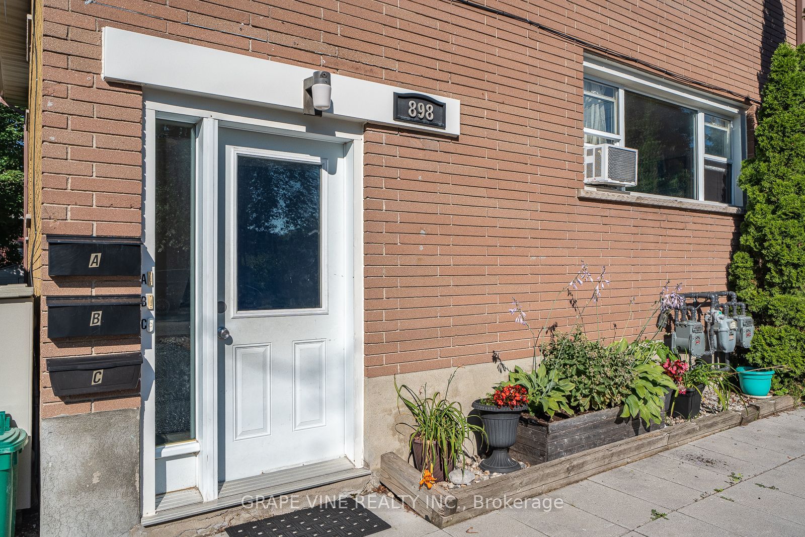 898 Watson Avenue Property Photo 4