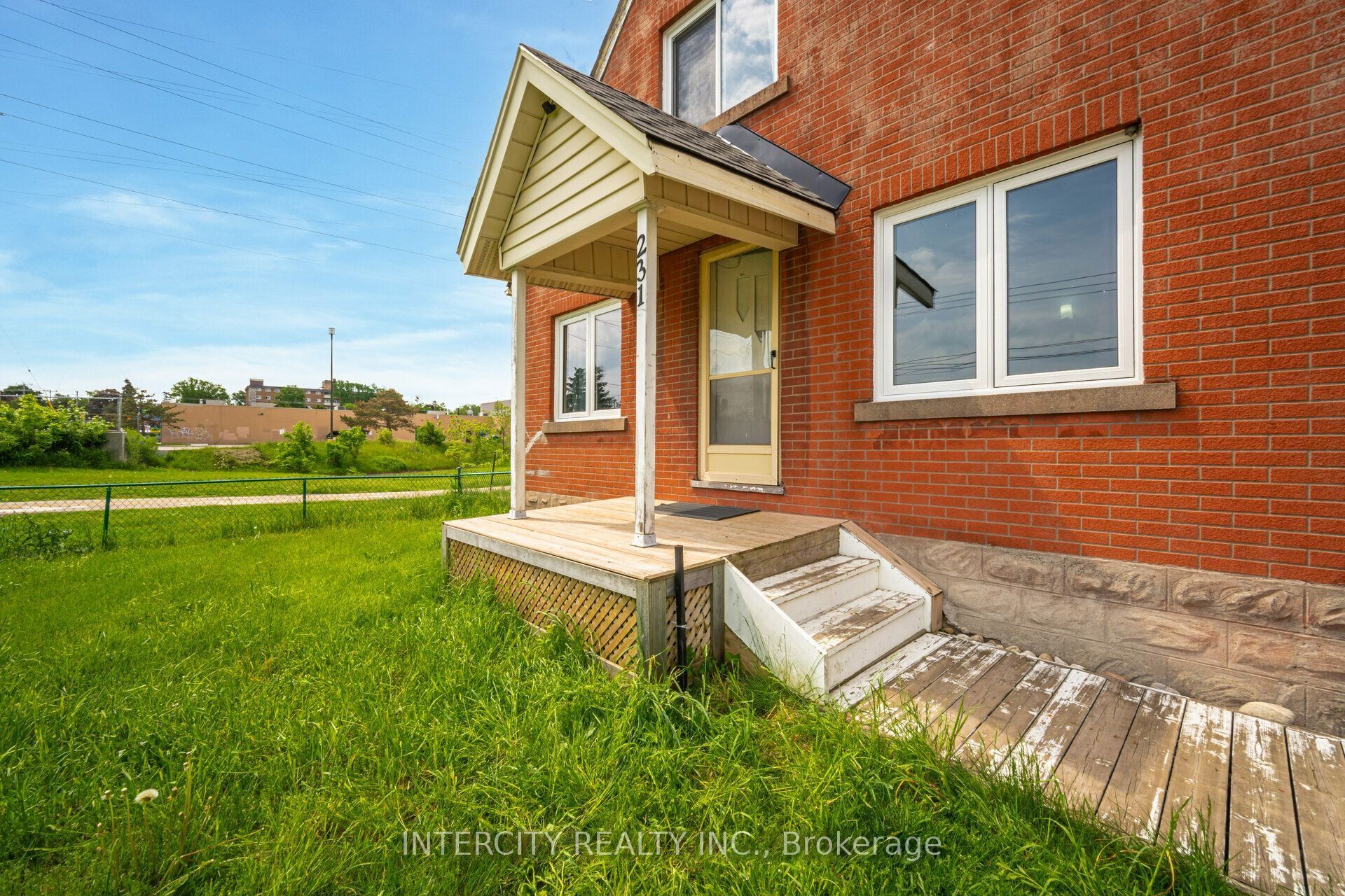 231 Lawrence Avenue Property Photo 4
