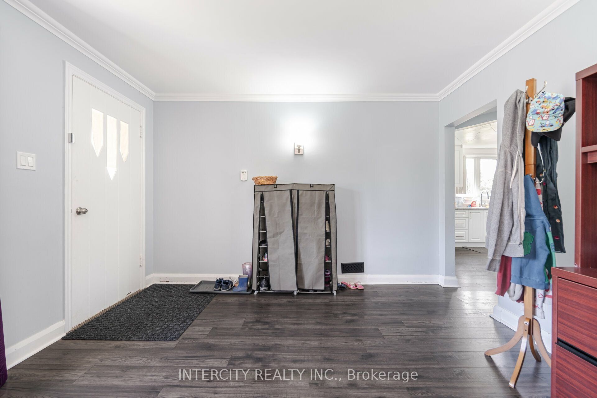 231 Lawrence Avenue Property Photo 6