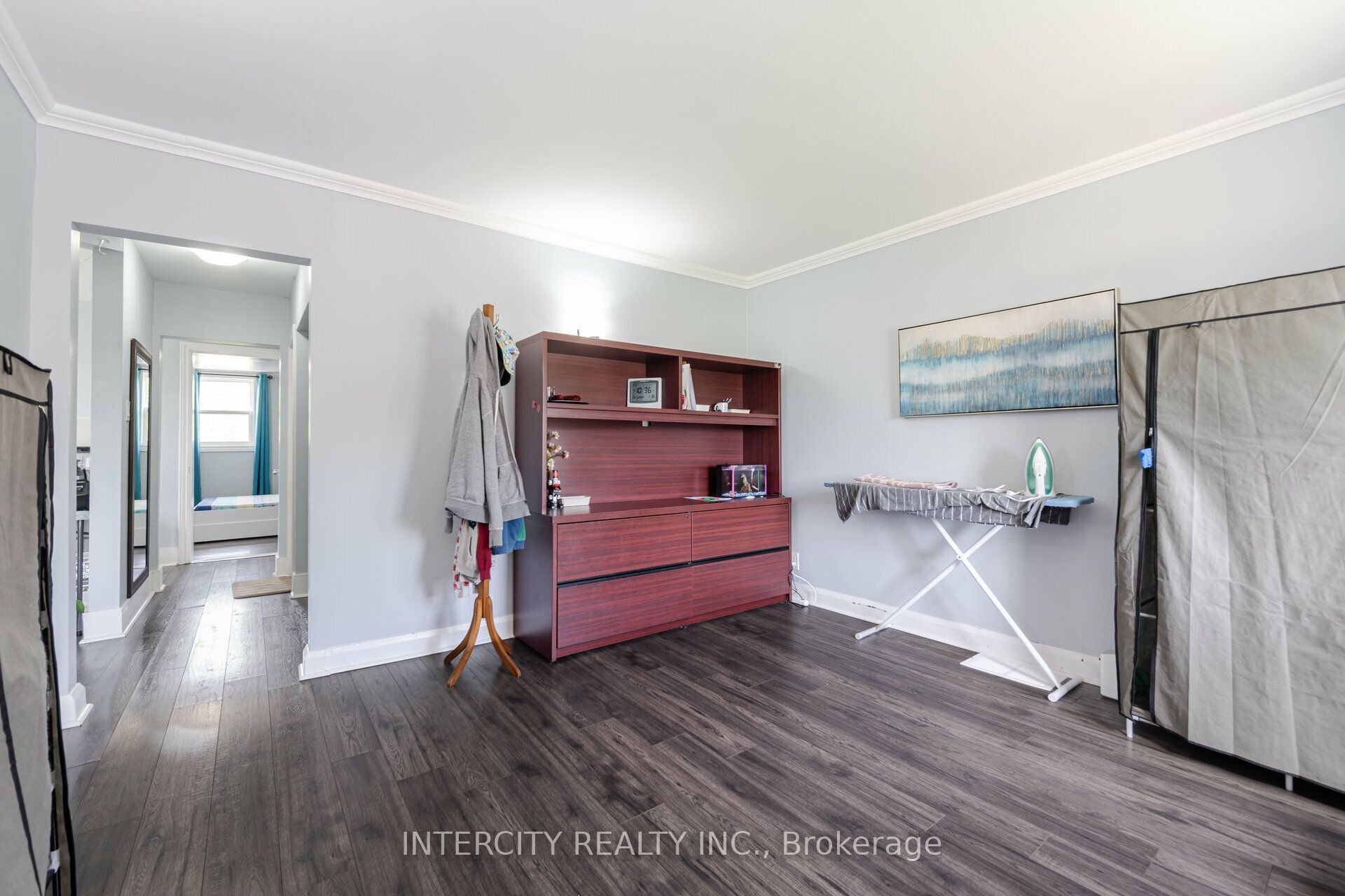 231 Lawrence Avenue Property Photo 7