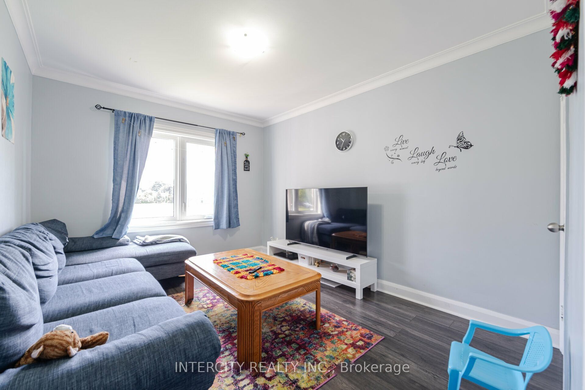 231 Lawrence Avenue Property Photo 8