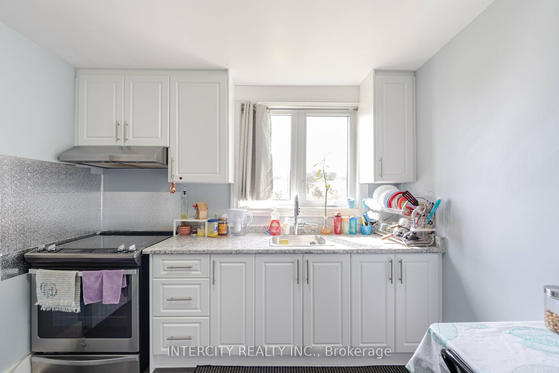 231 Lawrence Avenue Property Photo 12