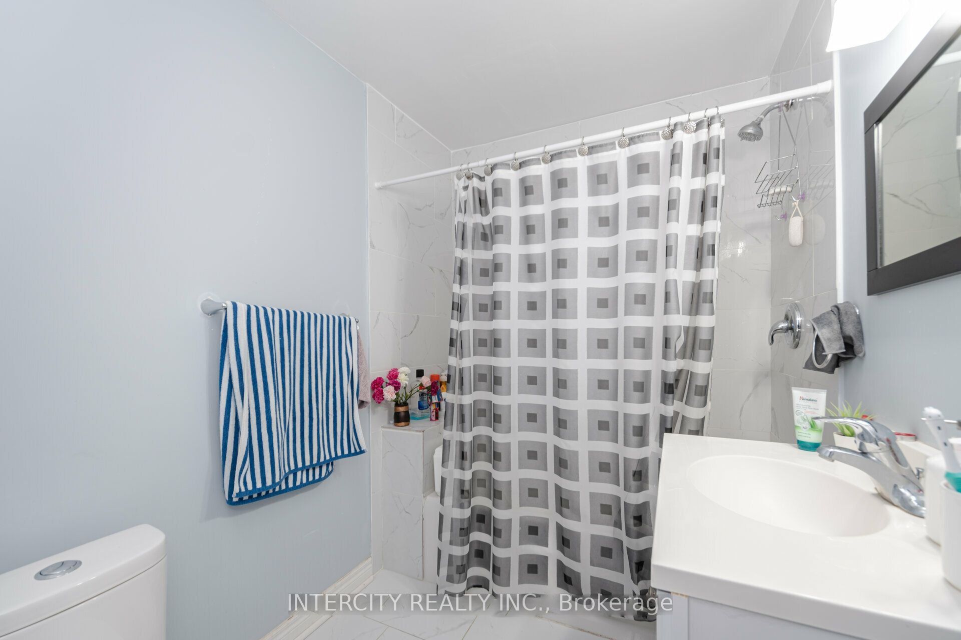 231 Lawrence Avenue Property Photo 17