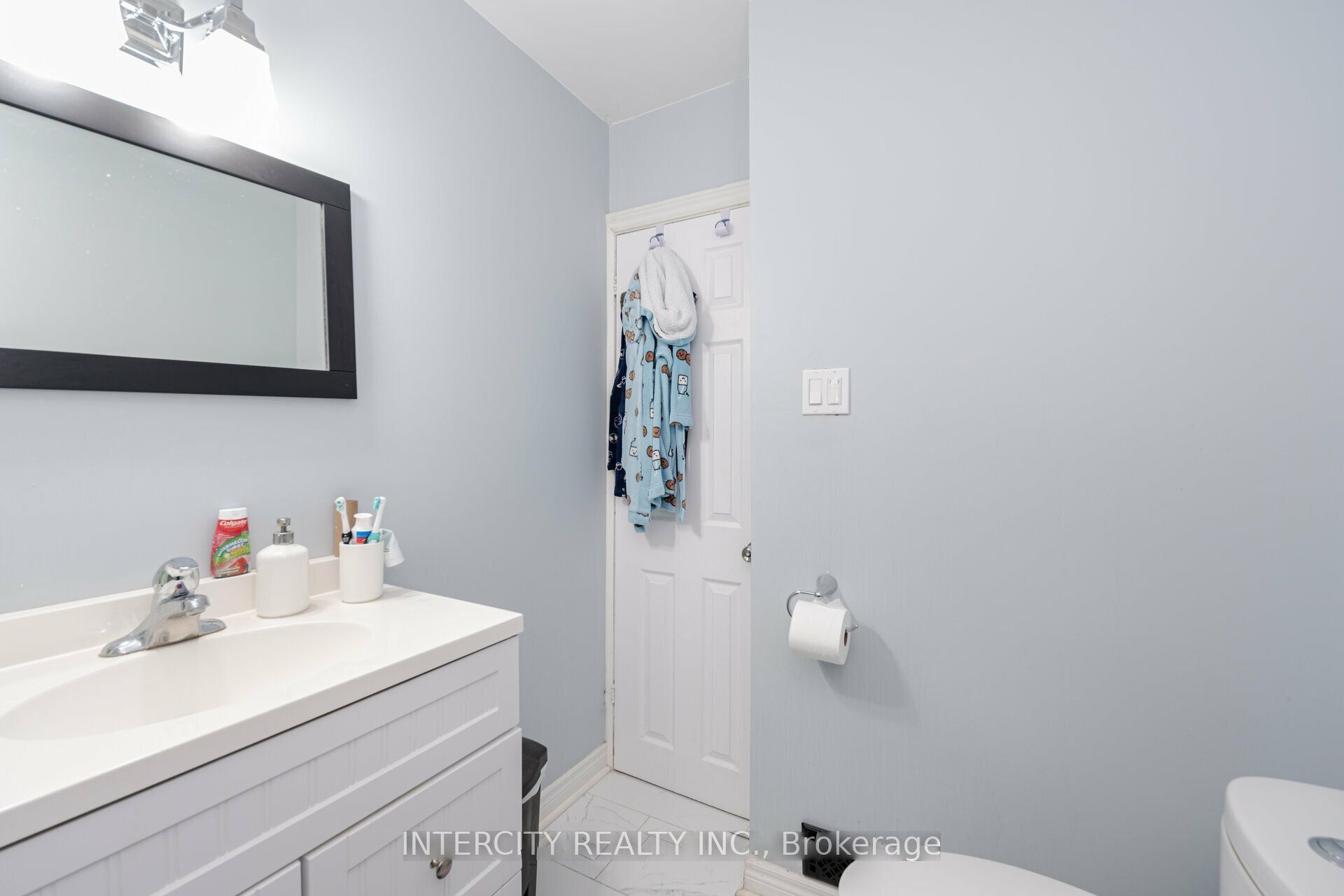 231 Lawrence Avenue Property Photo 18