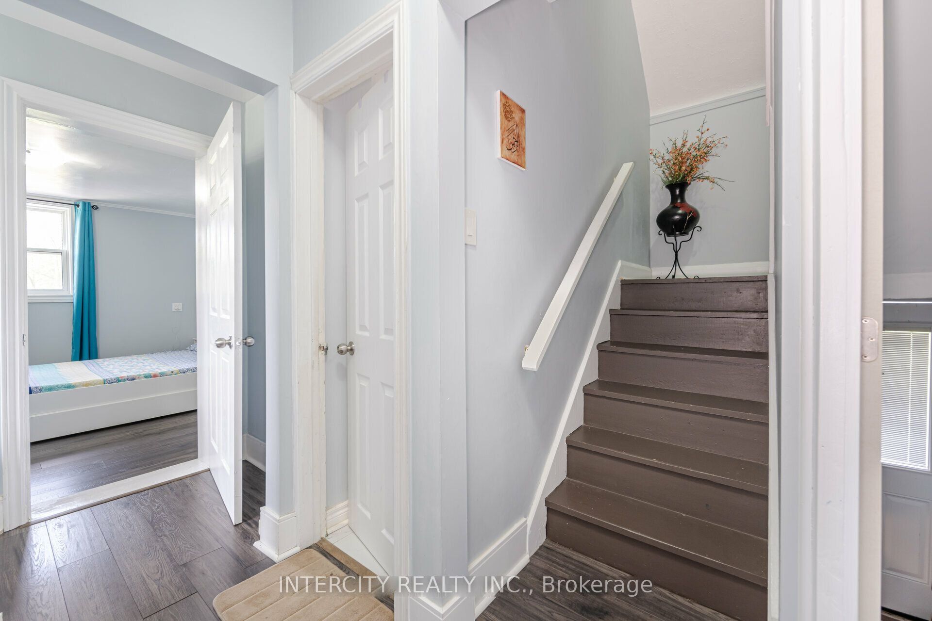 231 Lawrence Avenue Property Photo 19