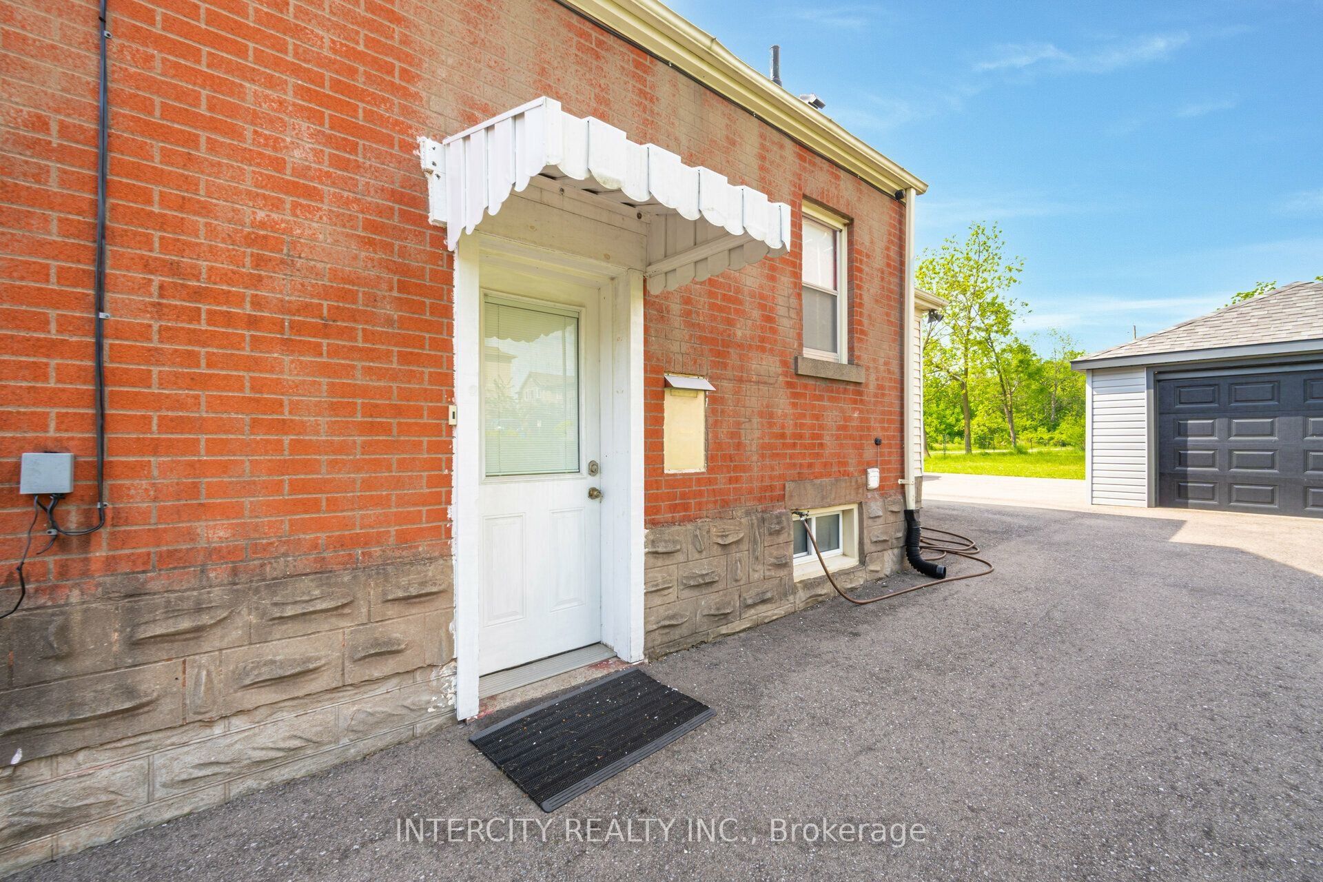 231 Lawrence Avenue Property Photo 31