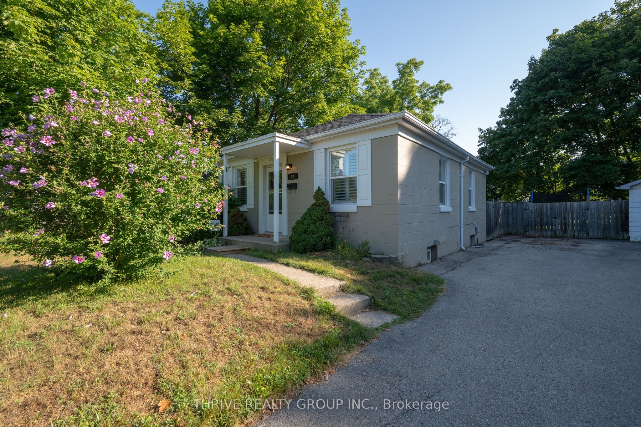 38 Bellwood Crescent Property Photo 3