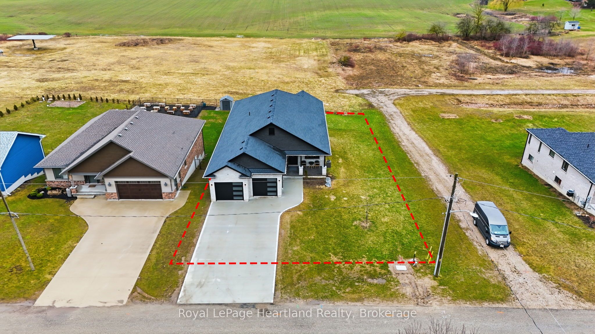 16 Minto Street S Property Photo 3