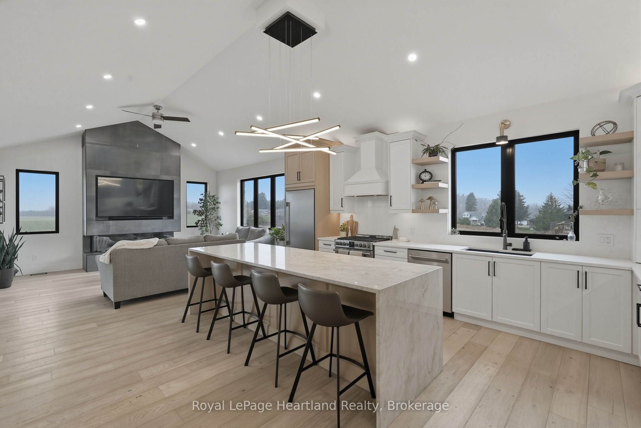 16 Minto Street S Property Photo 8