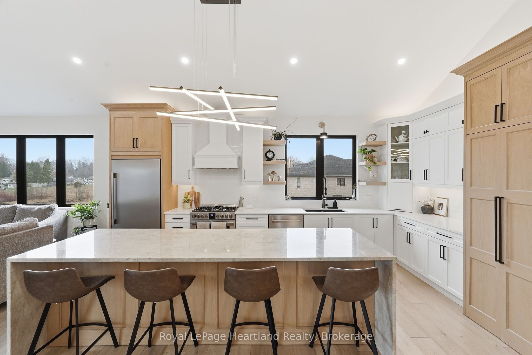 16 Minto Street S Property Photo 9