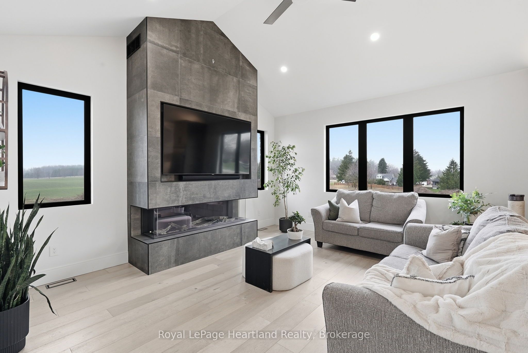 16 Minto Street S Property Photo 17