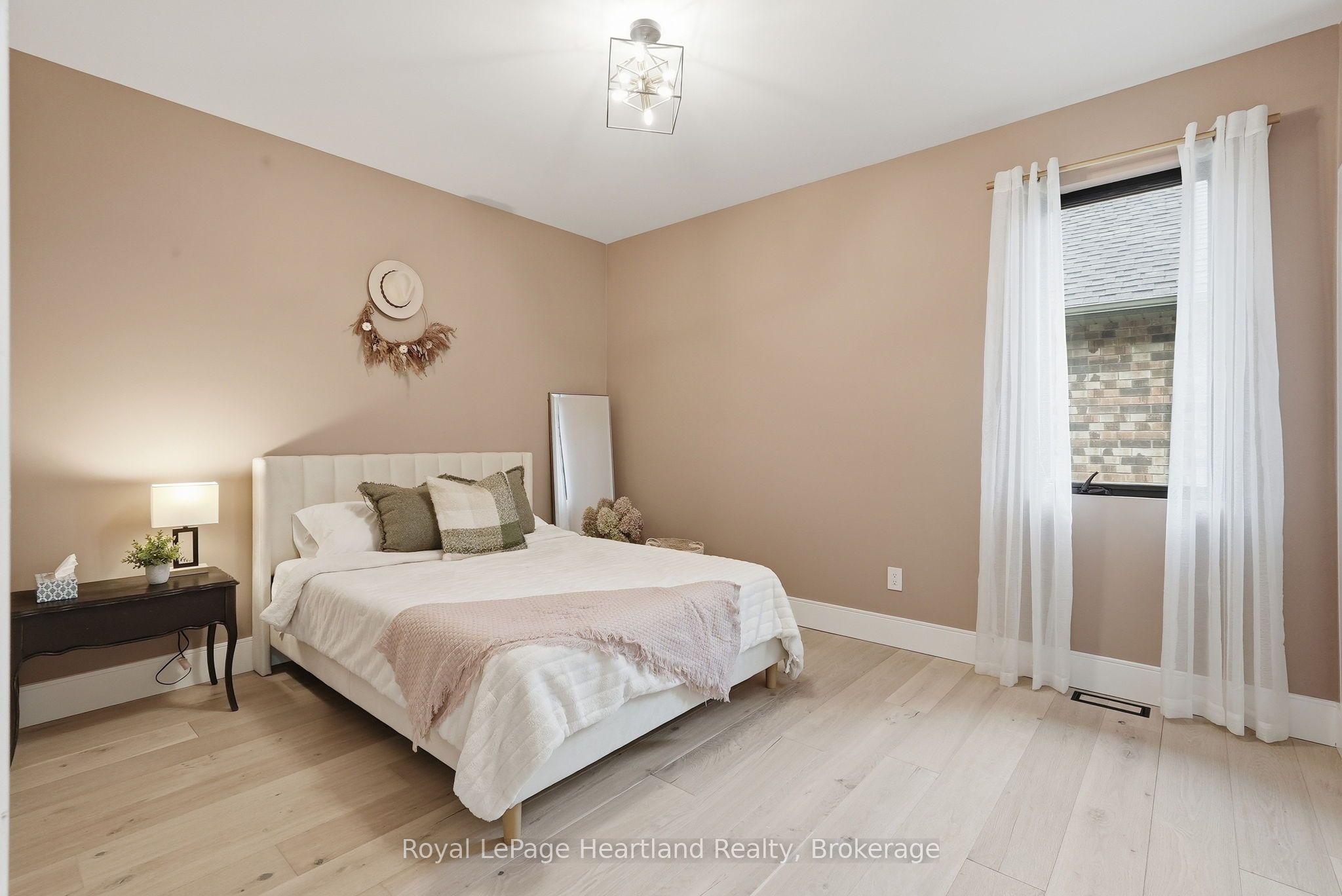 16 Minto Street S Property Photo 23