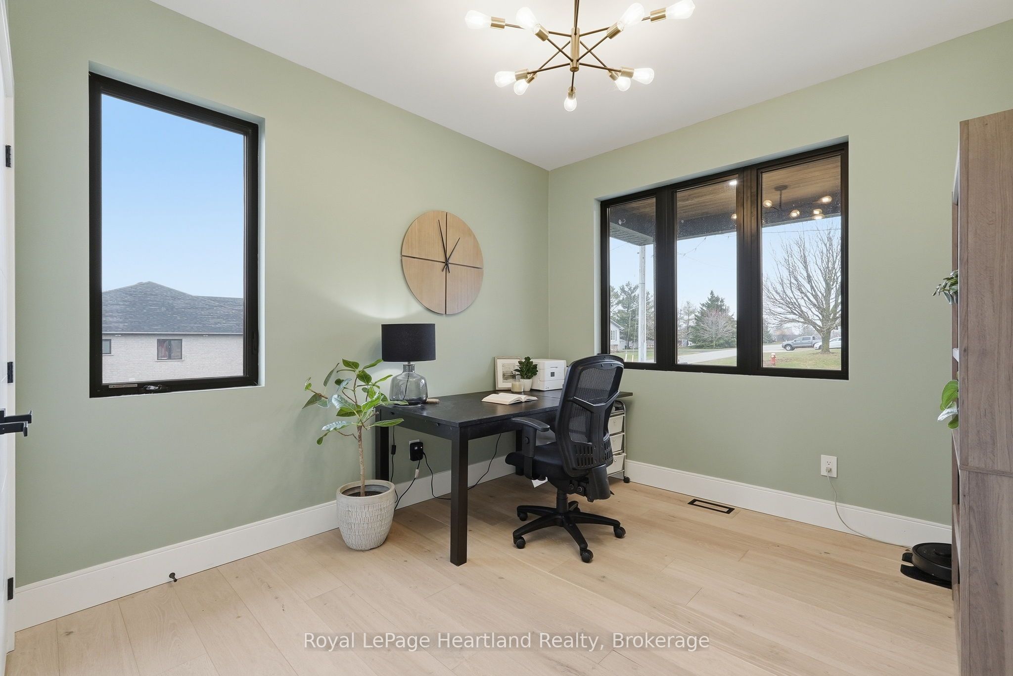 16 Minto Street S Property Photo 24