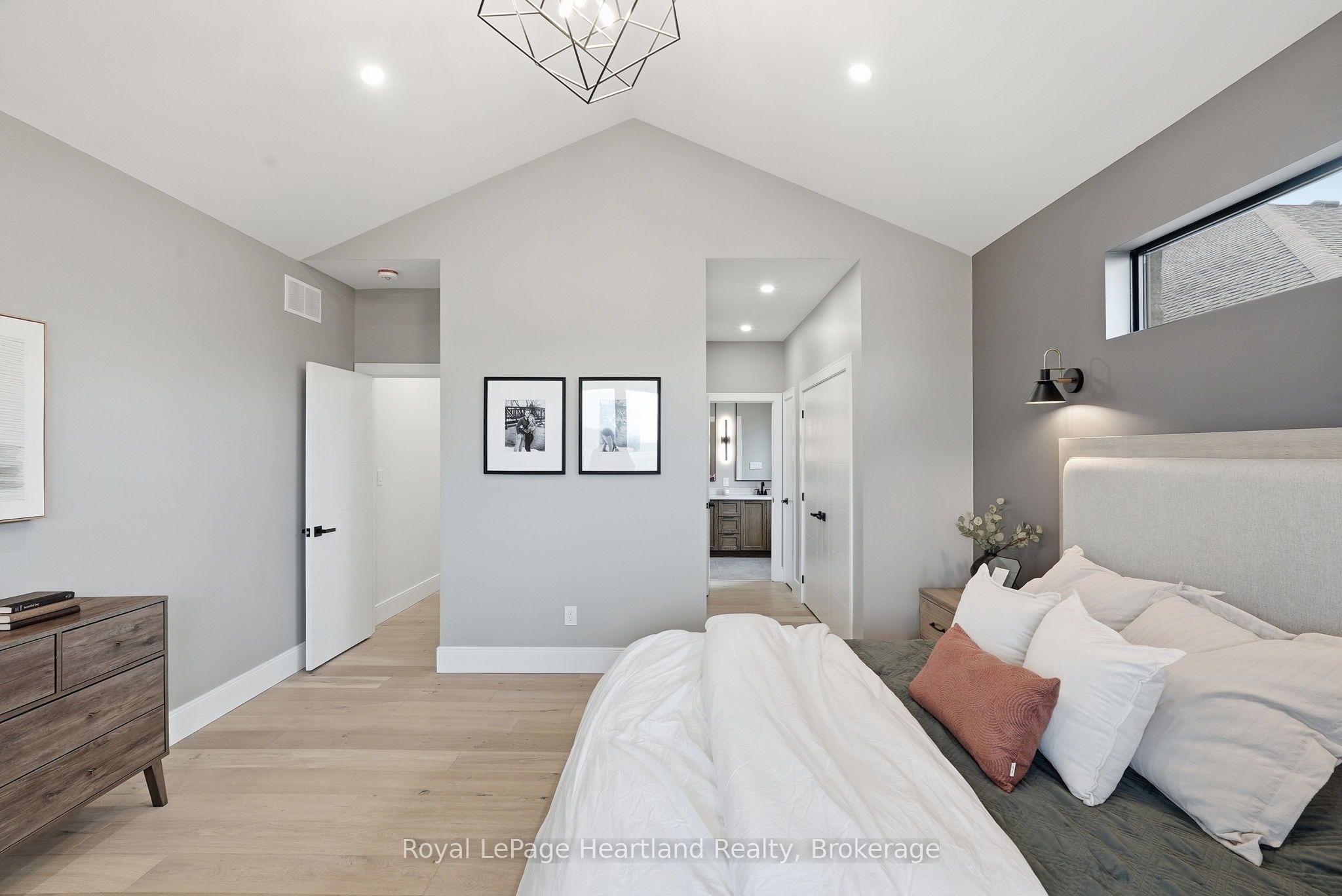 16 Minto Street S Property Photo 26