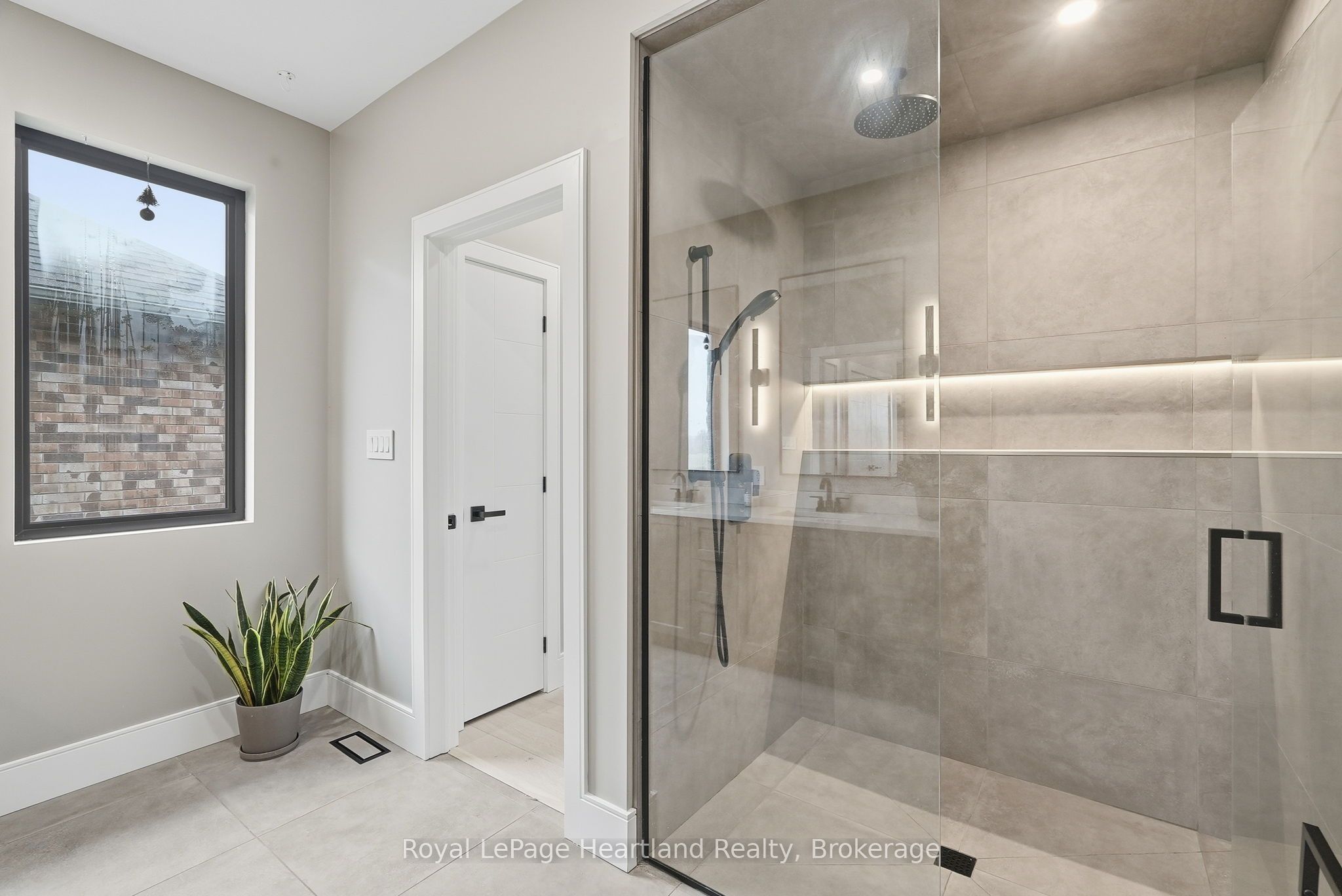 16 Minto Street S Property Photo 29