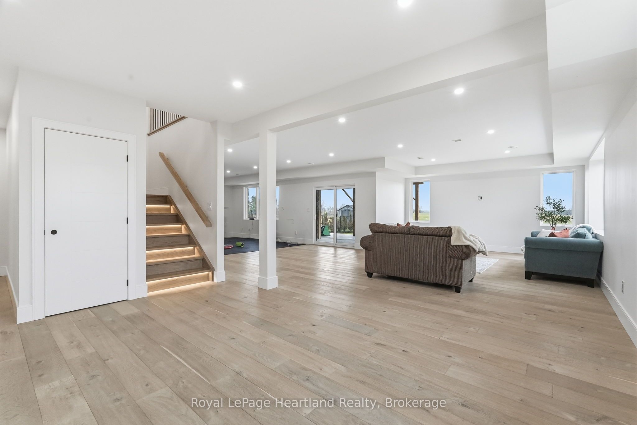 16 Minto Street S Property Photo 31