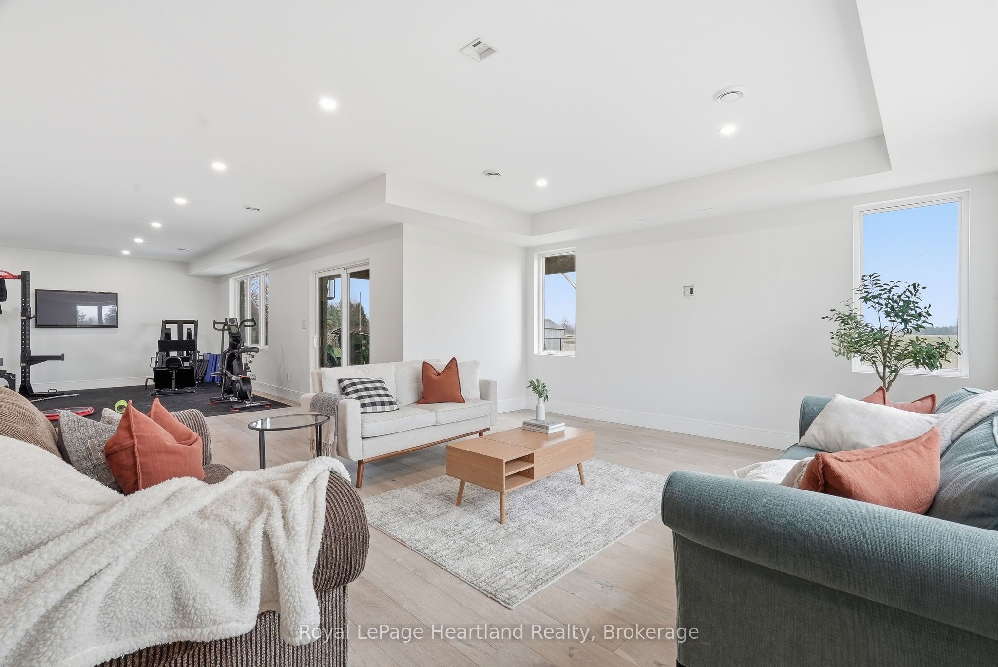 16 Minto Street S Property Photo 33