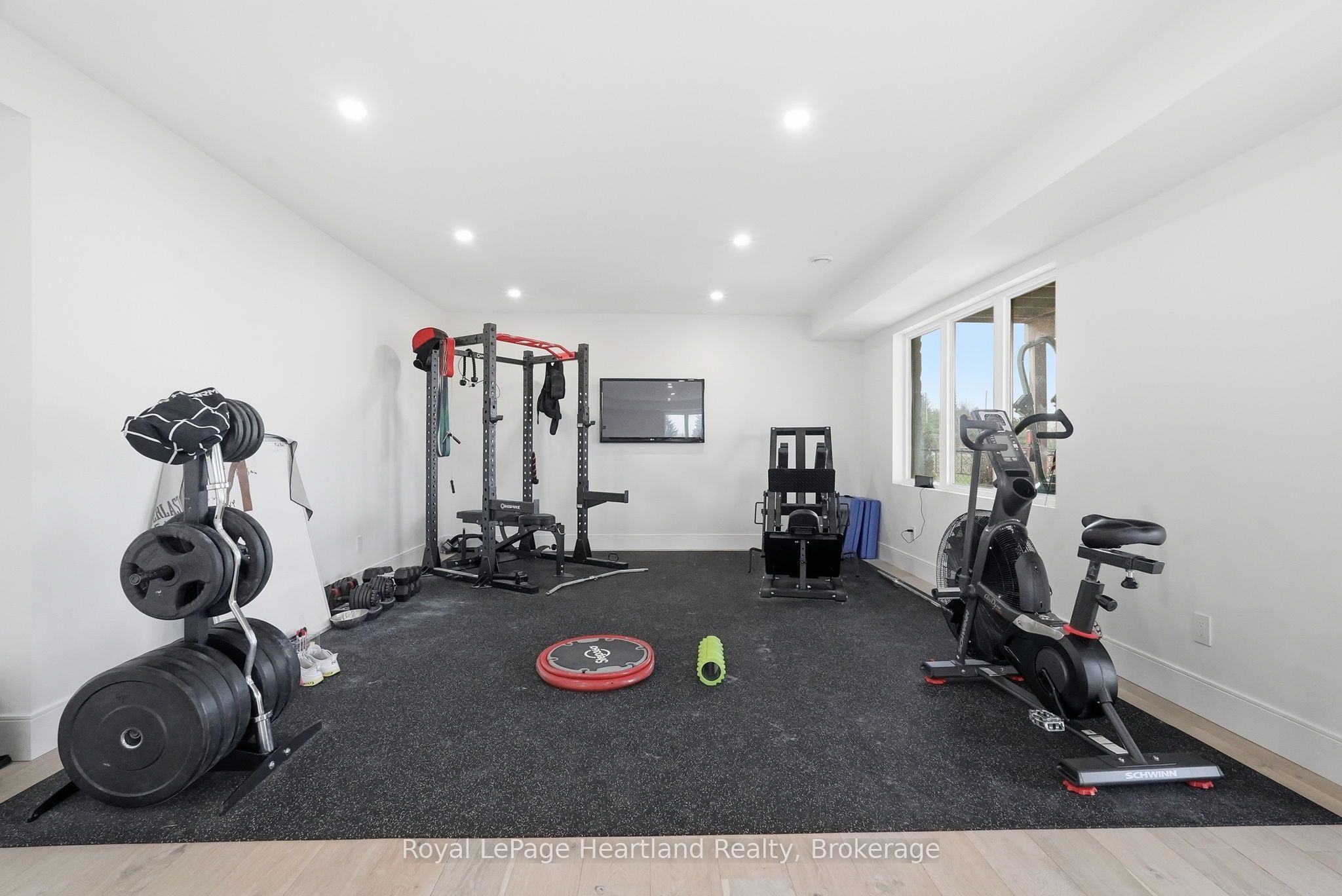 16 Minto Street S Property Photo 34