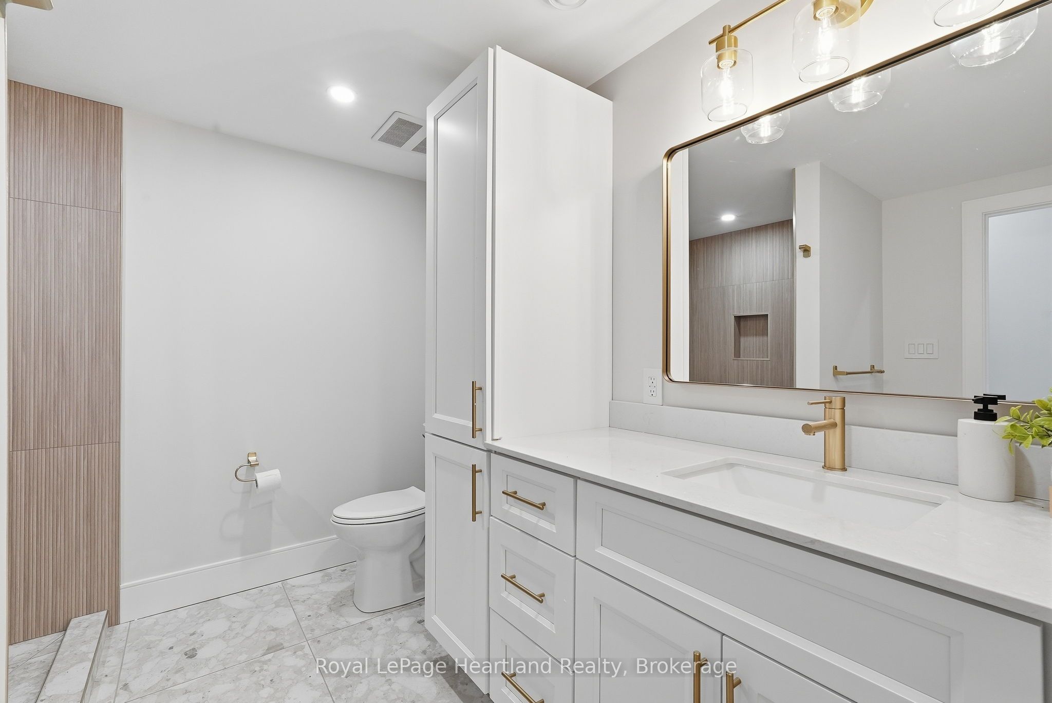 16 Minto Street S Property Photo 35