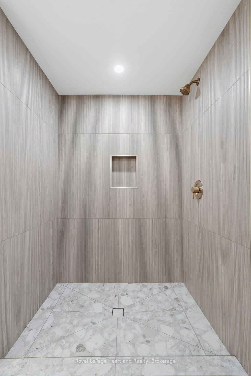 16 Minto Street S Property Photo 36