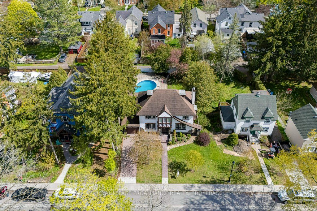 163 Pine Street Property Photo 2