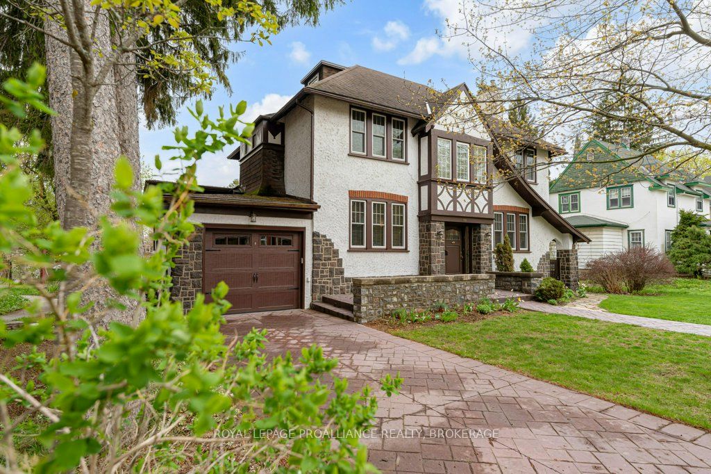 163 Pine Street Property Photo 3