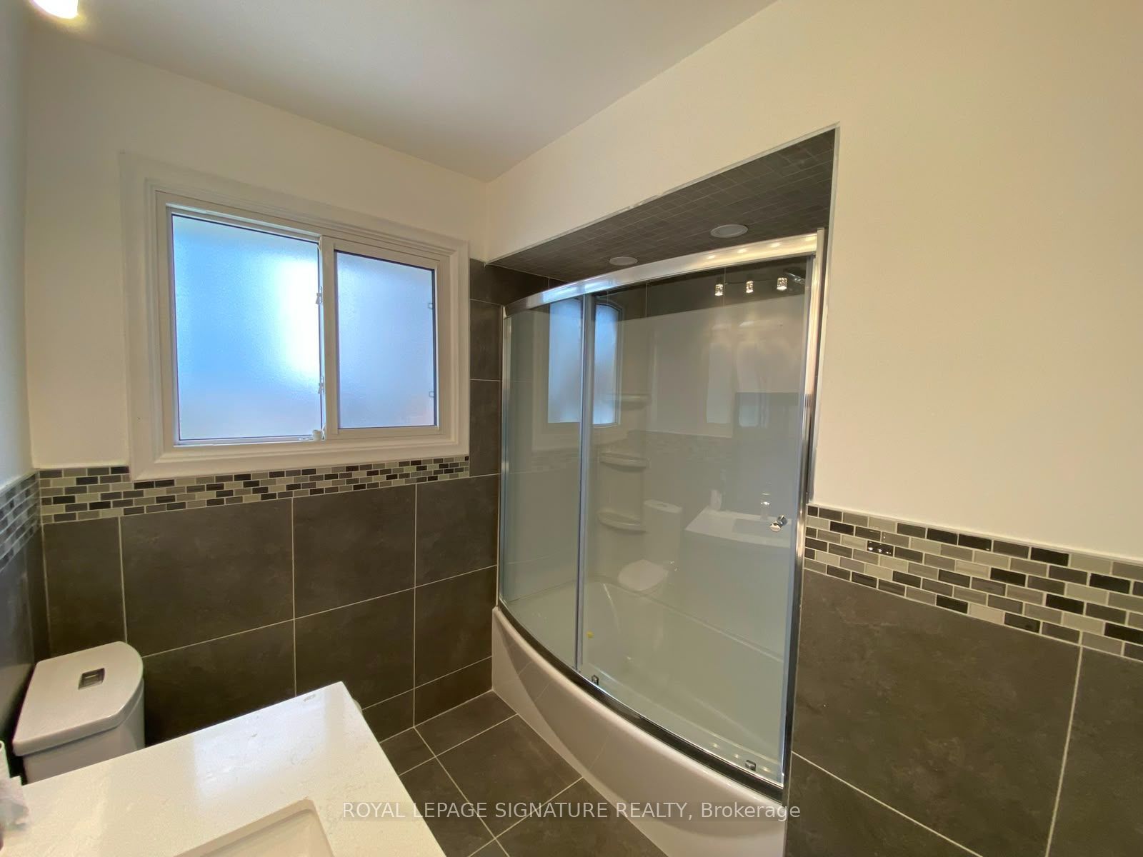 9 Fieldway Drive Upper Property Photo 7